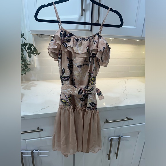 TJD The Jetset Diaries azalea dress medium NWT Peach floral off the shoulder - Picture 4 of 4